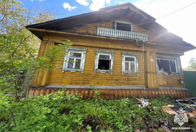 Из-за неисправной электрики в Тверской области загорелся жилой дом