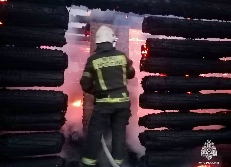Огонь уничтожил баню в деревне под Тверью