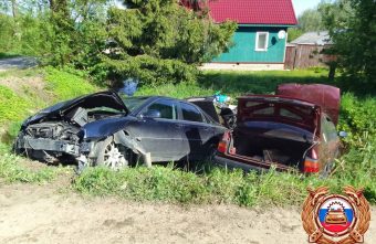 Мужчина пострадал в столкновении "Фольксвагена" и "Вольво" в Тверской области Мужчина пострадал в столкновении "Фольксвагена" и "Вольво" в Тверской области