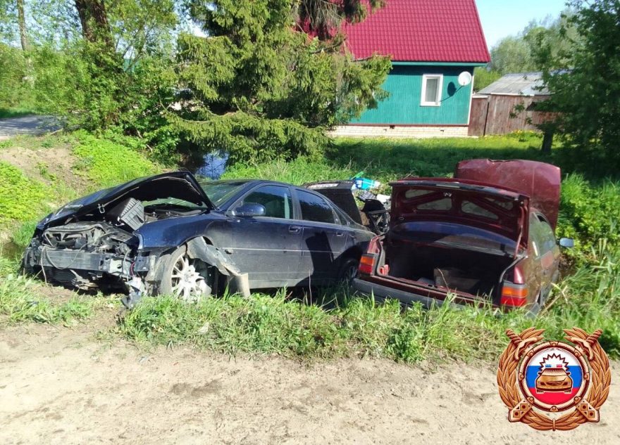 Мужчина пострадал в столкновении "Фольксвагена" и "Вольво" в Тверской области Мужчина пострадал в столкновении "Фольксвагена" и "Вольво" в Тверской области