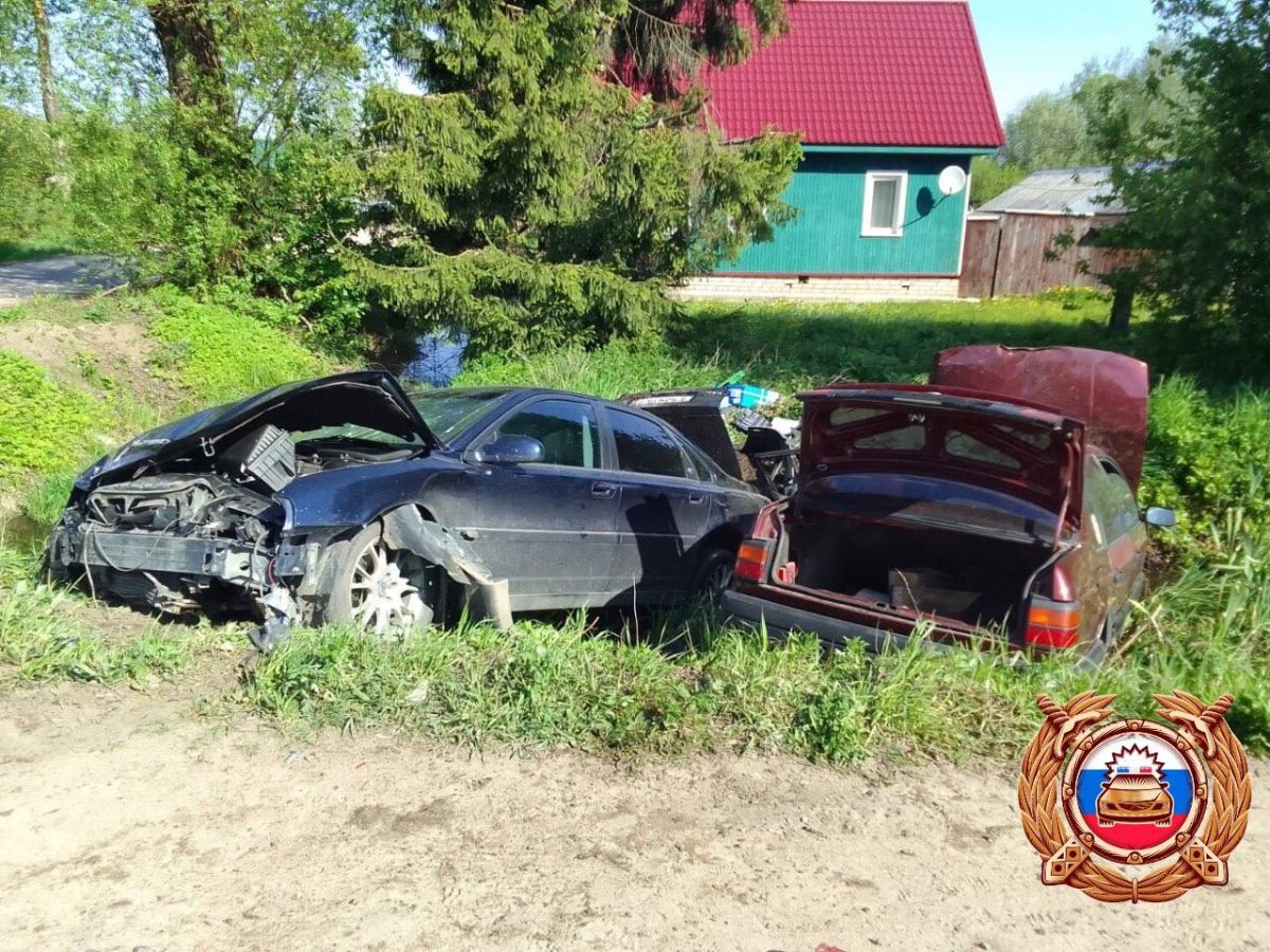 Мужчина пострадал в столкновении "Фольксвагена" и "Вольво" в Тверской области