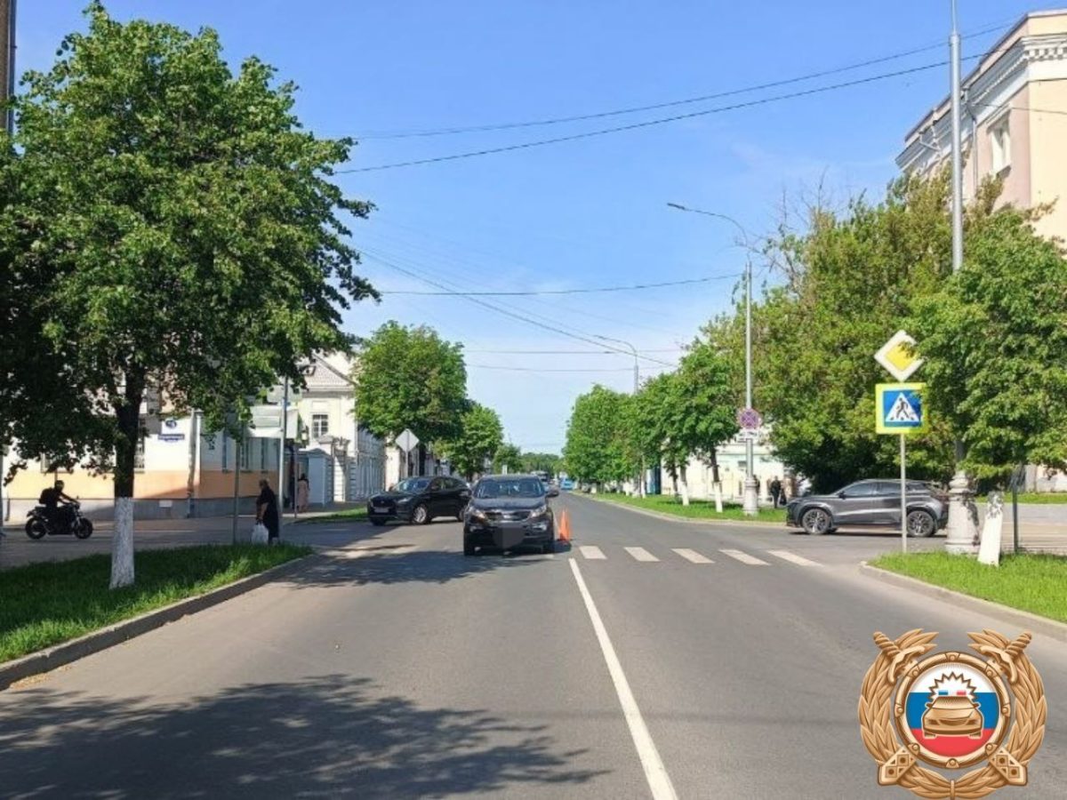 Пожилой водитель сбил женщину на зебре в Твери