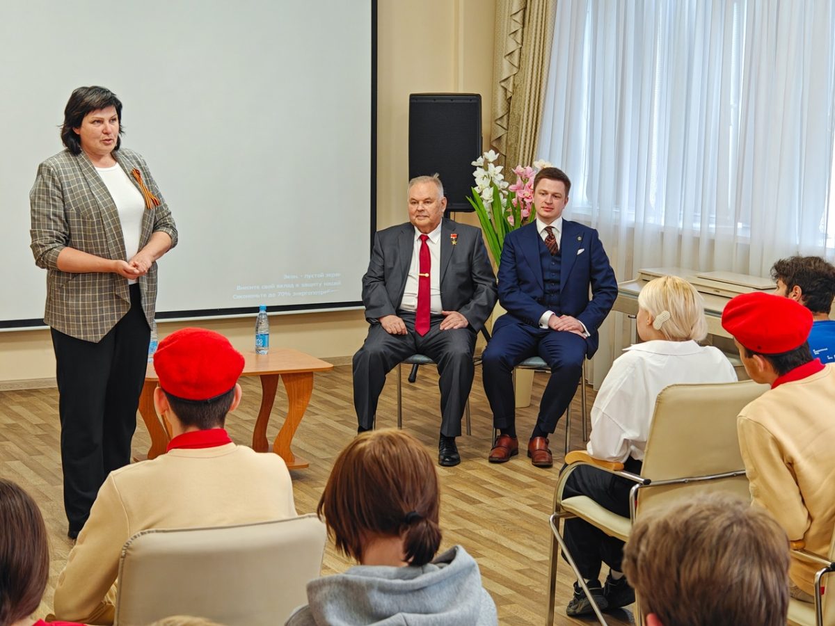 В Лихославле школьники встретились с лётчиком-космонавтом и руководителем поискового отряда