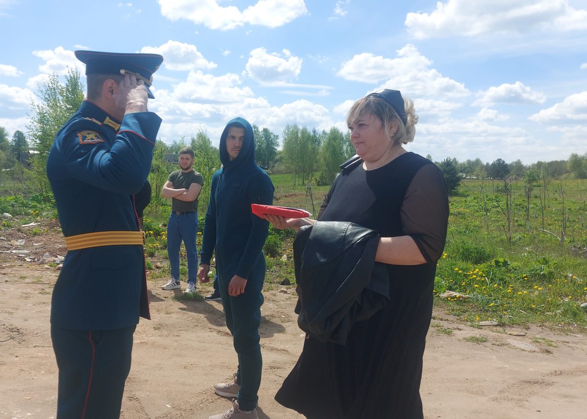 В Тверской области проводили в последний путь капитана Дмитрия Павлова