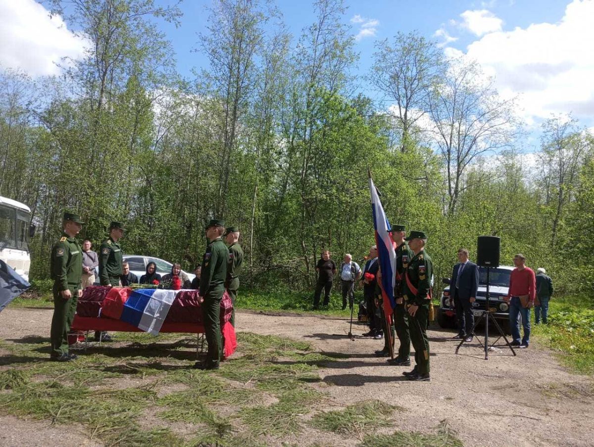 В Тверской области с воинскими почестями прошли похороны рядового Андрея Пенькова