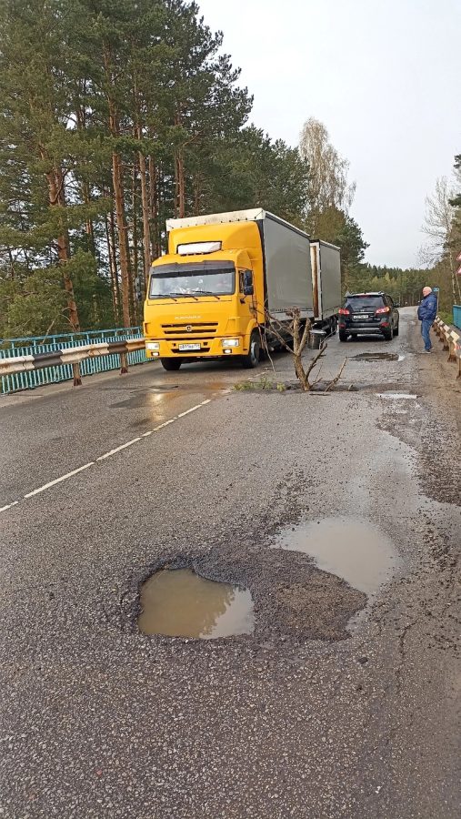 В Тверской области образовался провал на мосту