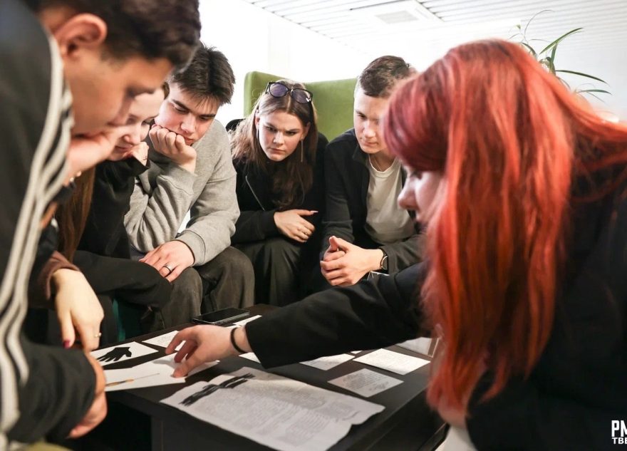 «Классные встречи» открыли школьникам мир юридических профессий «Классные встречи» открыли школьникам мир юридических профессий