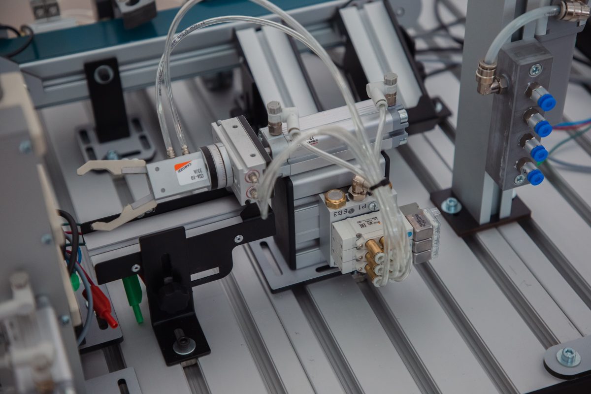 Предприятия Тверской области получат поддержку Федерального центра компетенций в роботизации