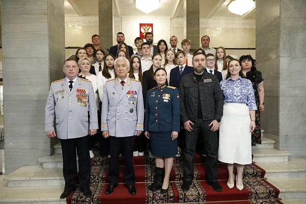 Депутаты Госдумы отвезли тверских школьников в Москву