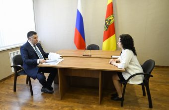 Ремонт дорог и новое оборудование: Игорь Руденя в Бежецкем округе провёл приём граждан Ремонт дорог и новое оборудование: Игорь Руденя в Бежецкем округе провёл приём граждан