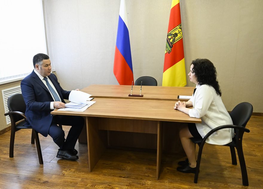 Ремонт дорог и новое оборудование: Игорь Руденя в Бежецкем округе провёл приём граждан