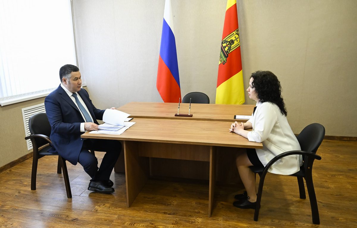 Ремонт дорог и новое оборудование: Игорь Руденя в Бежецкем округе провёл приём граждан