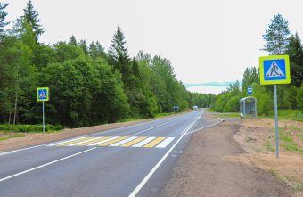 На дорогах Тверской области устанавливают дорожные знаки и ограждения На дорогах Тверской области устанавливают дорожные знаки и ограждения