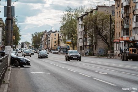 Теперь при встрече со спецтранспортом водителей обяжут перестраиваться на другую полосу Теперь при встрече со спецтранспортом водителей обяжут перестраиваться на другую полосу