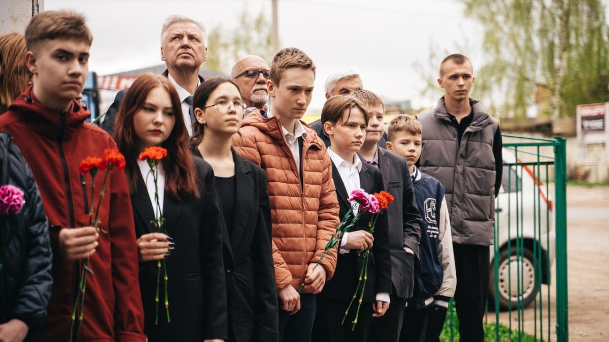 В Твери установили памятные таблички в честь героев-комсомольцев и молодых патриотов