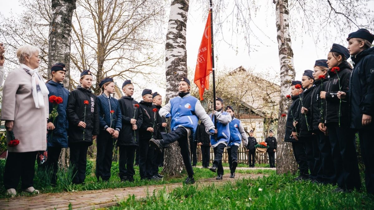 В Твери установили памятные таблички в честь героев-комсомольцев и молодых патриотов