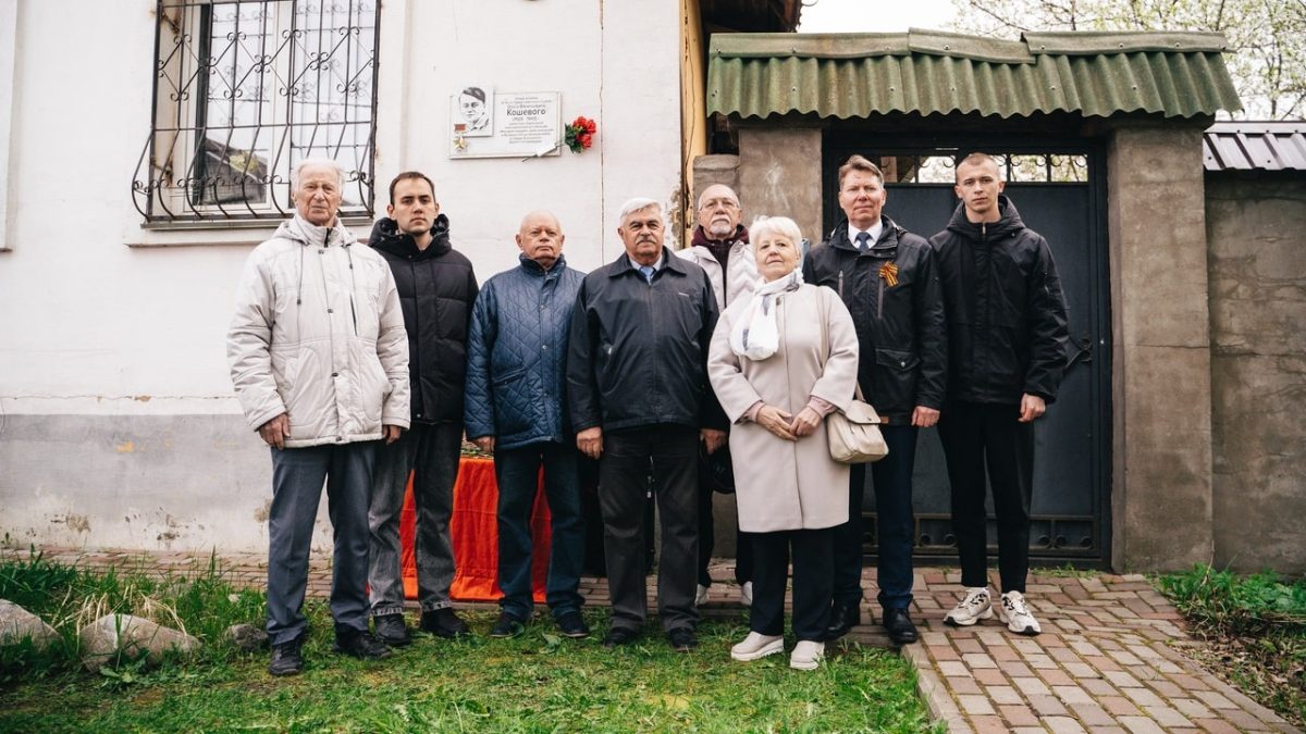 В Твери установили памятные таблички в честь героев-комсомольцев и молодых патриотов