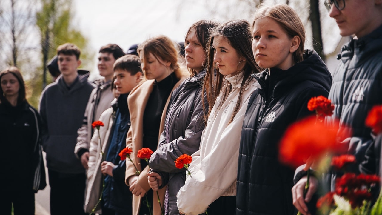 В Твери установили памятные таблички в честь героев-комсомольцев и молодых патриотов