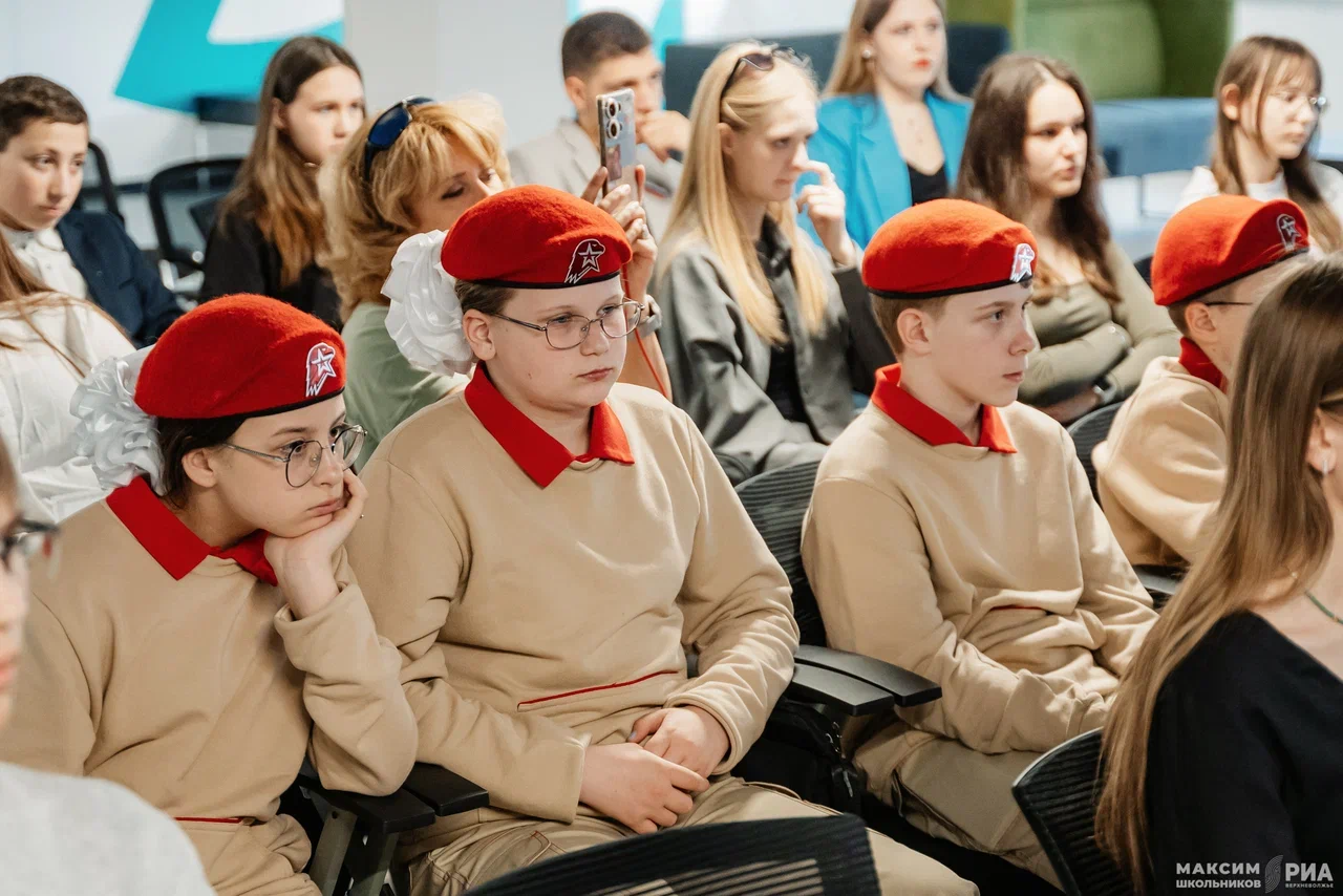 Встреча с ветераном СВО и фильмы о героях Отечества: для тверской молодёжи провели «Урок мужества»