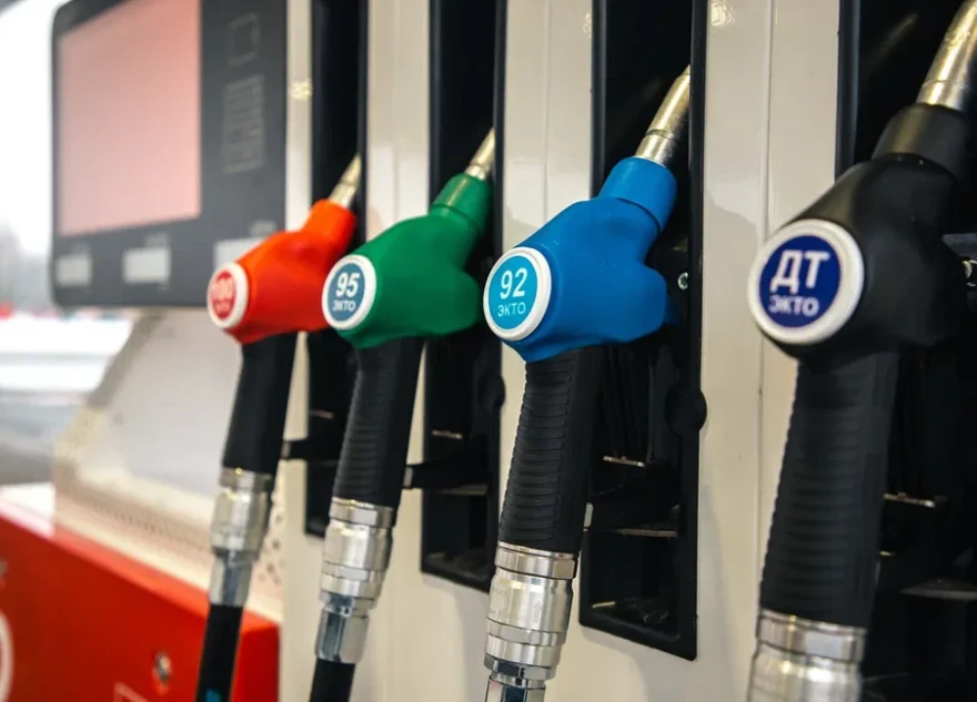 В Тверской области подешевел самый популярный бензин