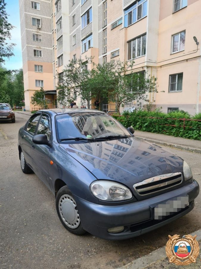 В Твери мальчик на велосипеде не заметил машину и столкнулся с ней