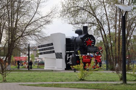 В Тверской области взбираться детям на памятник культуры стало нормой для многих родителей В Тверской области взбираться детям на памятник культуры стало нормой для многих родителей