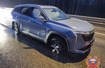 Пассажир автомобиля пострадал после наезда на металлический барьер в Тверской области Пассажир автомобиля пострадал после наезда на металлический барьер в Тверской области