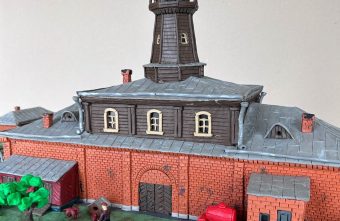 Известный художник создал пластилиновую историю из жизни каланчи в Тверской области