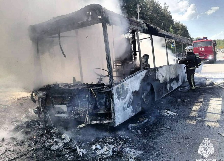 В Тверской области огнеборцы ликвидировали горение автобуса пожар