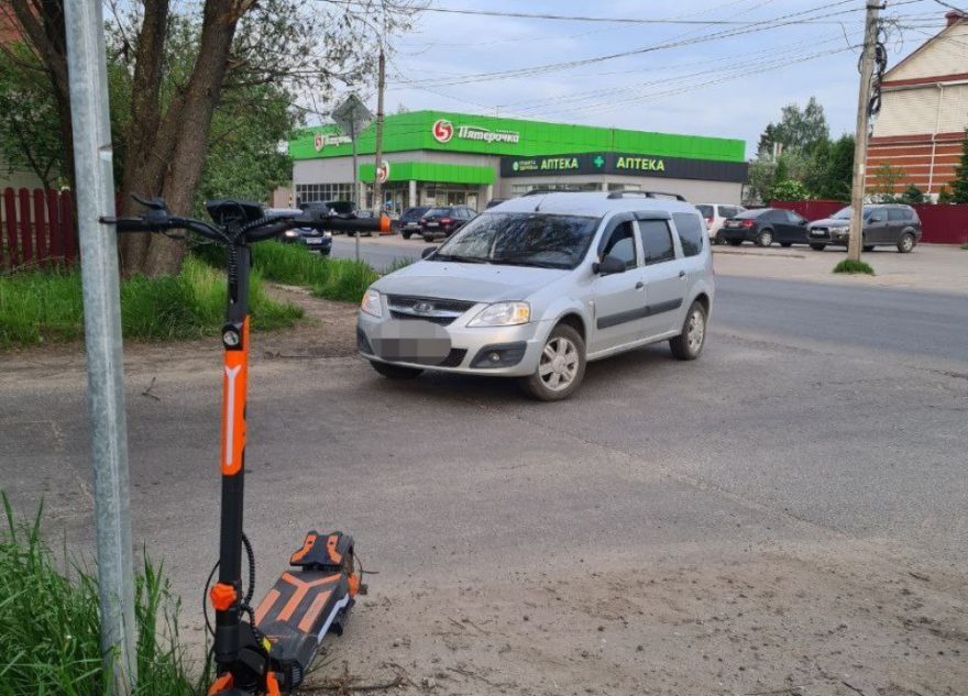 В Твери подросток на самокате столкнулся с автомобилем и получил травмы В Твери подросток на самокате столкнулся с автомобилем и получил травмы
