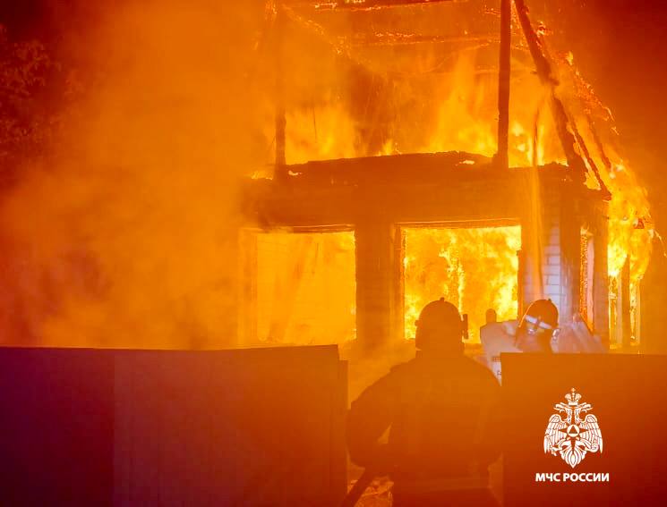 Дачный дом сгорел дотла в Тверской области