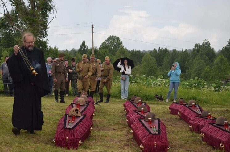 В деревне Тархово Оленинского округа перезахоронили останки 105 бойцов, погибших в годы войны