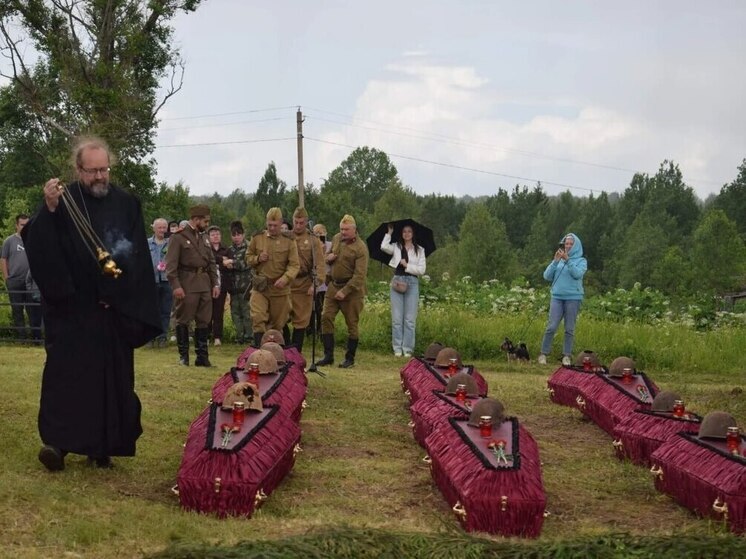 В деревне Тархово Оленинского округа перезахоронили останки 105 бойцов, погибших в годы войны