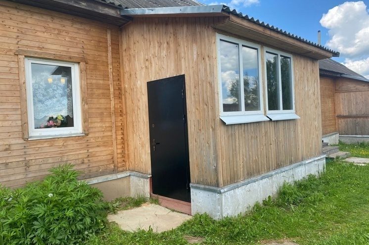 В Оленинском округе идет благоустройство сельской библиотеки