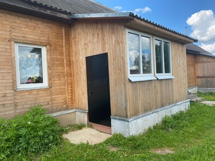 В Оленинском округе идет благоустройство сельской библиотеки