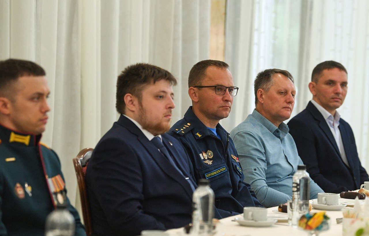 Губернатор Игорь Руденя встретился с участниками региональной программы «Герои Верхневолжья»