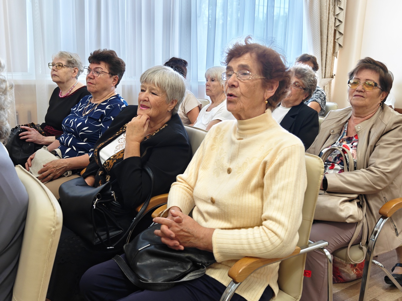 Агитбригада ветеранов представила в Лихославле программу «Нам только 100»