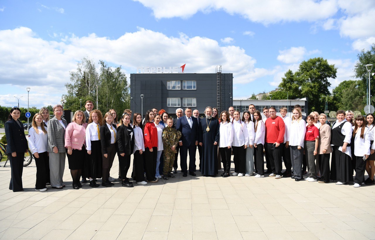 Накануне Дня молодежи Игорь Руденя встретился с активистами Движения Первых