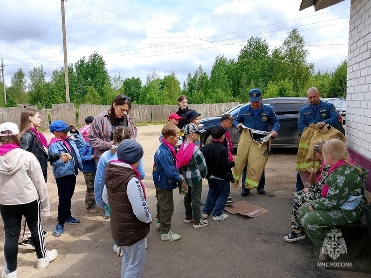 Школьники из Андреаполя посетили пожарно-спасательную часть