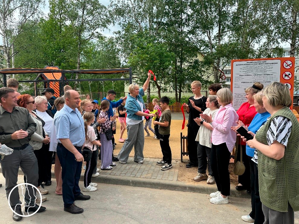 В Лихославле Тверской области дети радуются новой игровой площадке