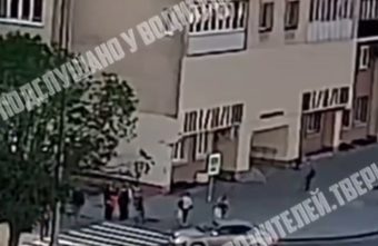 В Твери три человека на самокате врезались в легковушку