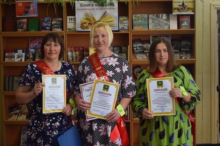 В Оленино выбрали лучшего библиотекаря-2025