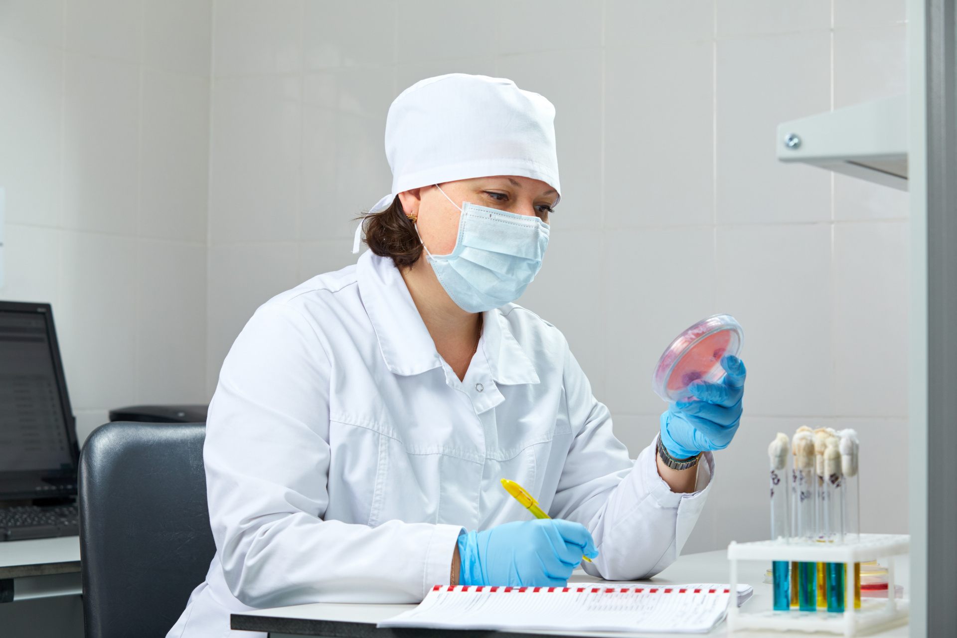 Бактерии группы кишечной палочки выявили специалисты Тверской испытательной лаборатории