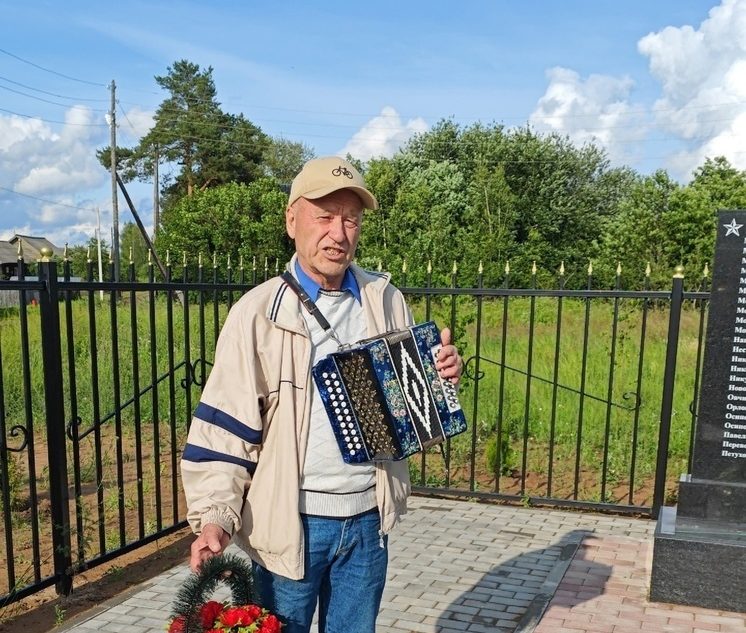 В Андреапольский округ почтить память дяди приехал гармонист и поэт Николай Лемехов В Андреапольский округ почтить память дяди приехал гармонист и поэт Николай Лемехов