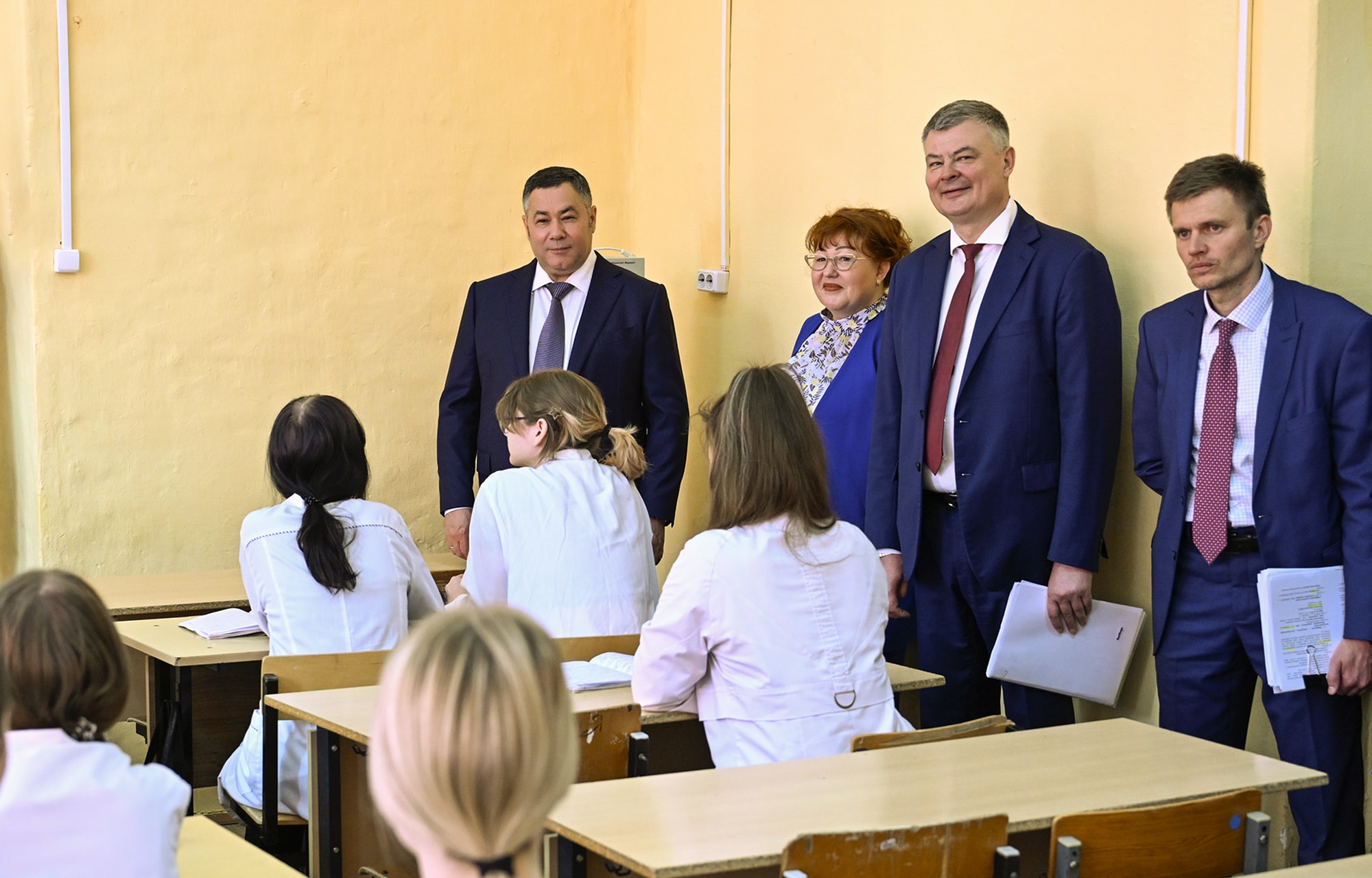 Губернатор Игорь Руденя посетил медицинский колледж и ЦРБ в Кимрах