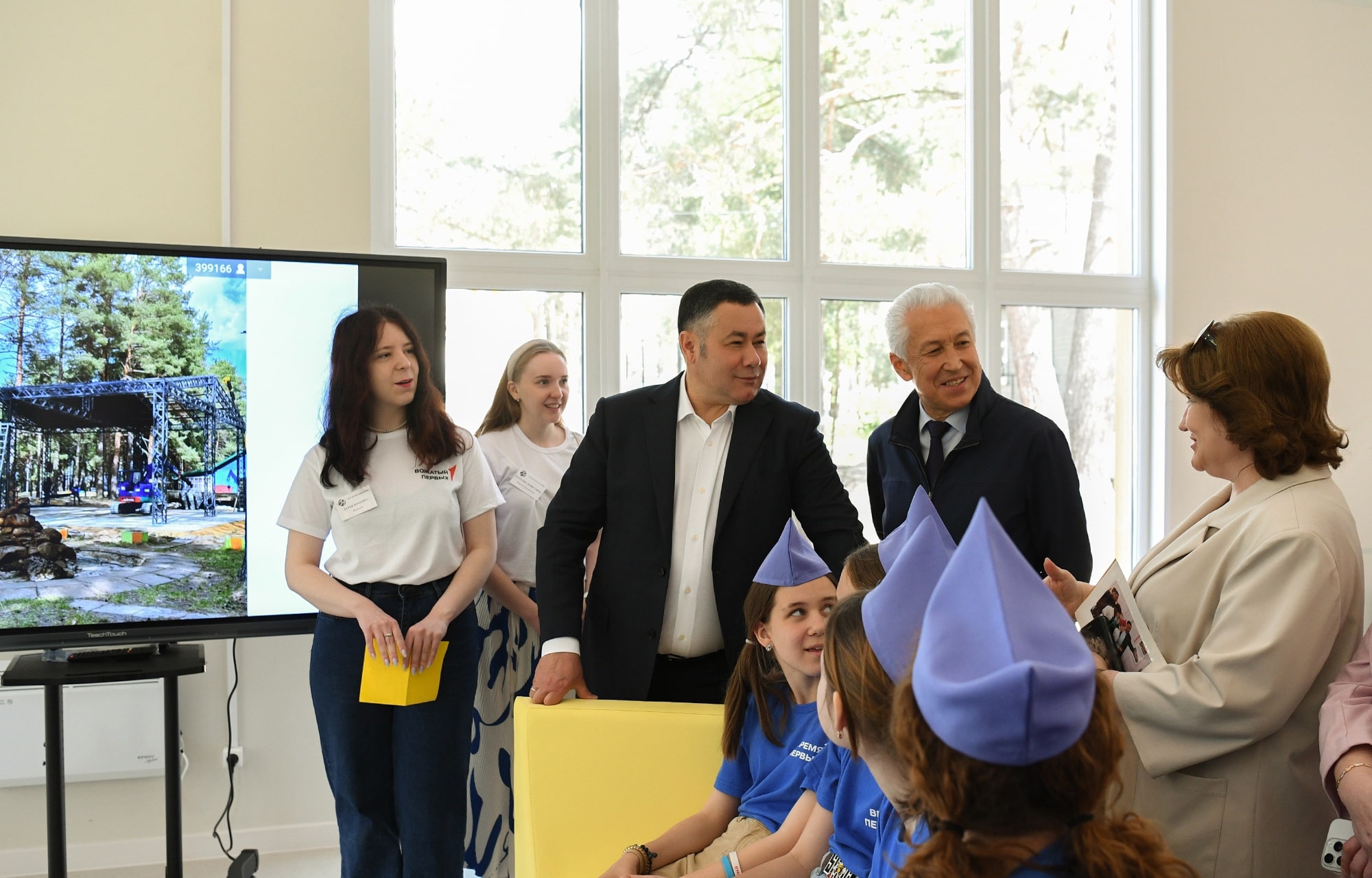 Игорь Руденя и Владимир Васильев посетили детский лагерь «Спутник» Игорь Руденя и Владимир Васильев посетили детский лагерь «Спутник»