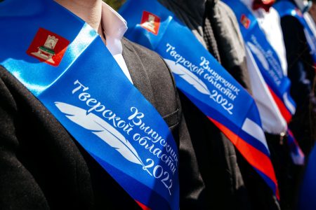 Губернатор Игорь Руденя посоветовал выпускникам не терять годы Губернатор Игорь Руденя посоветовал выпускникам не терять годы