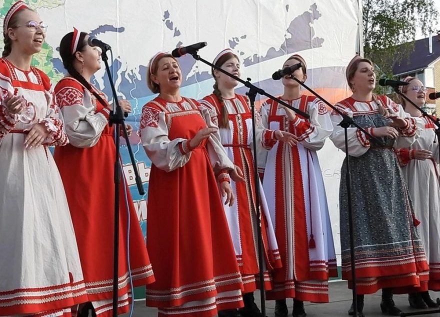 Лучшие народные ансамбли и сольные исполнители собрались в Калязине Лучшие народные ансамбли и сольные исполнители собрались в Калязине