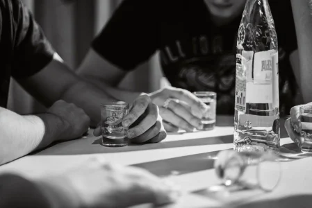 В Тверской области пьяный гость устроил погром в чужой квартире В Тверской области пьяный гость устроил погром в чужой квартире