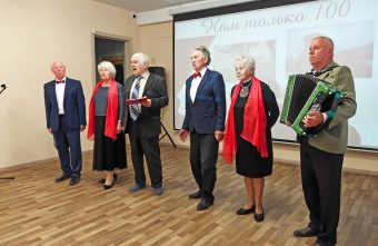 Агитбригада ветеранов представила в Лихославле программу «Нам только 100» Агитбригада ветеранов представила в Лихославле программу «Нам только 100»